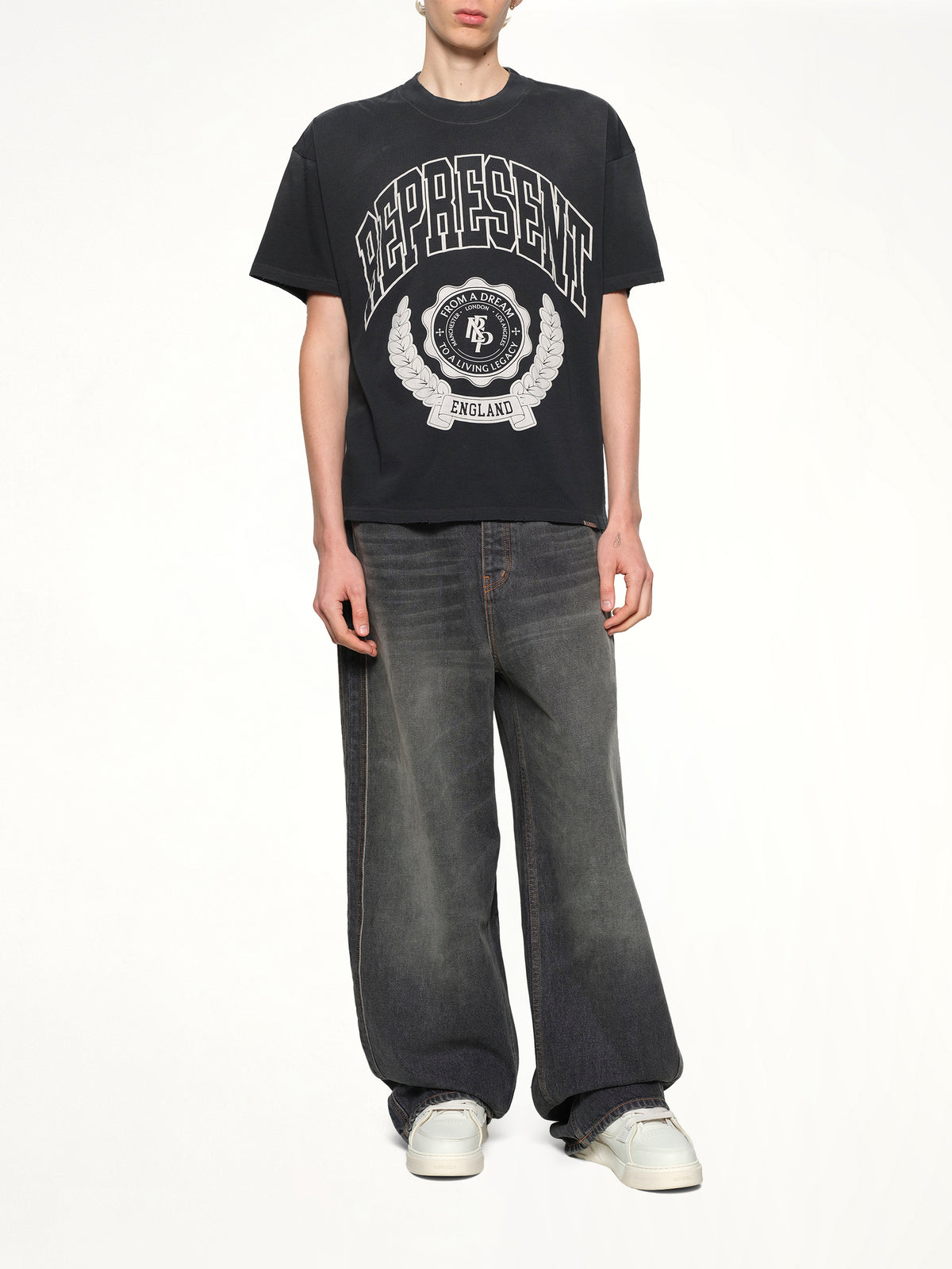 Represent Legacy Crest T-Shirt in Stained Black