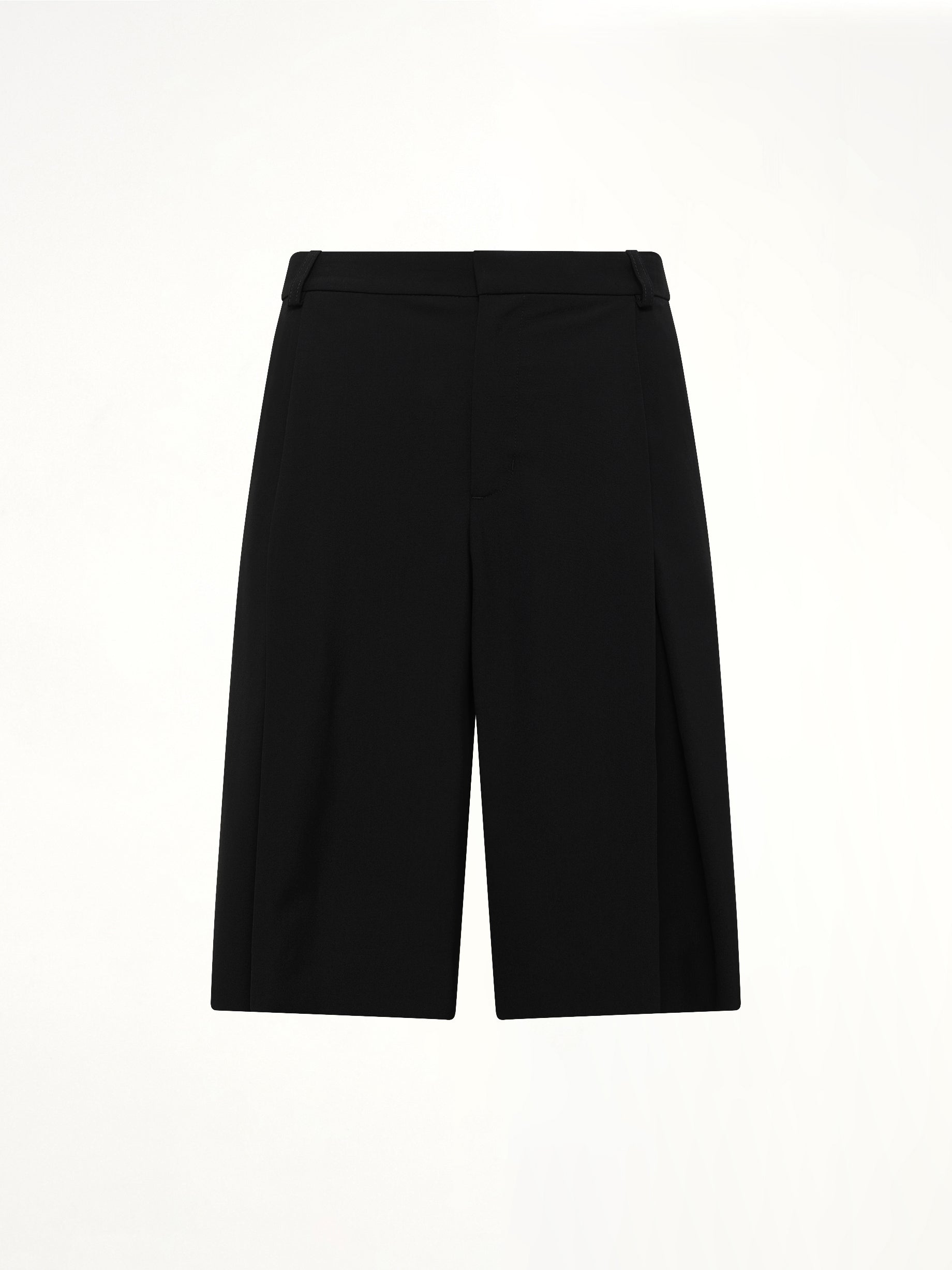 Pleated Baggy Shorts in Black