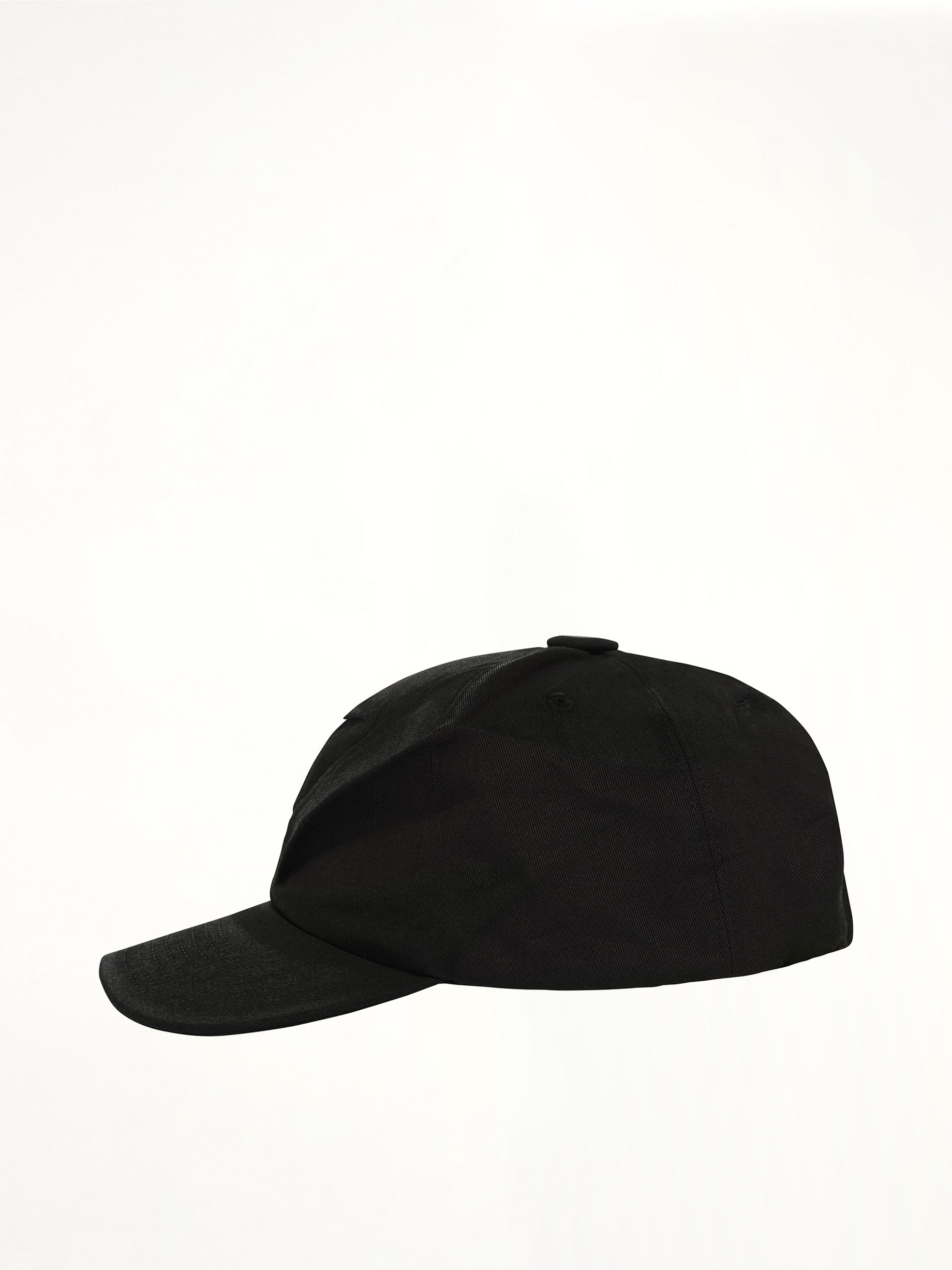 4 Stitches Hat in Black