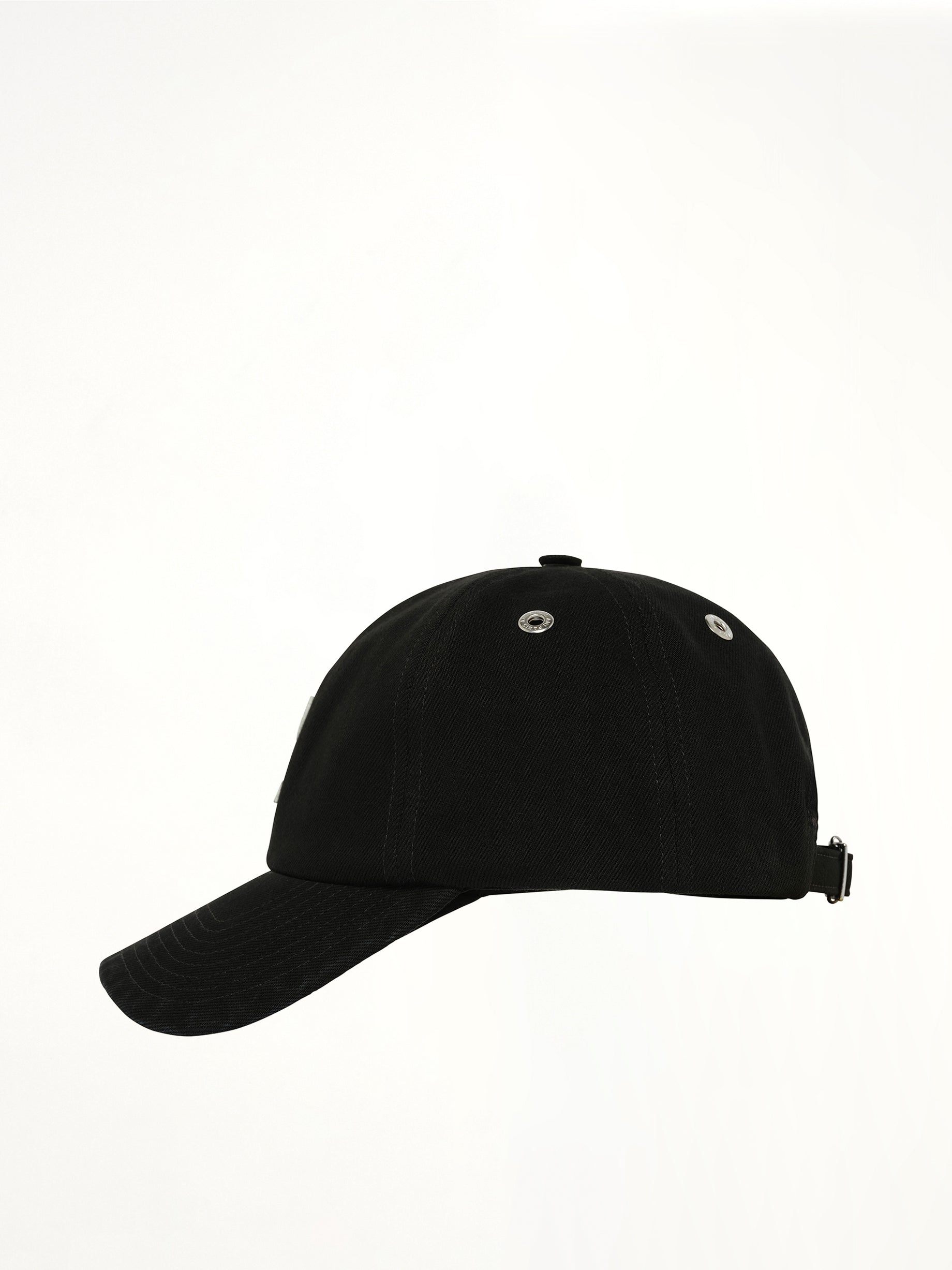 Ami De Coeur Felt Cap in Black