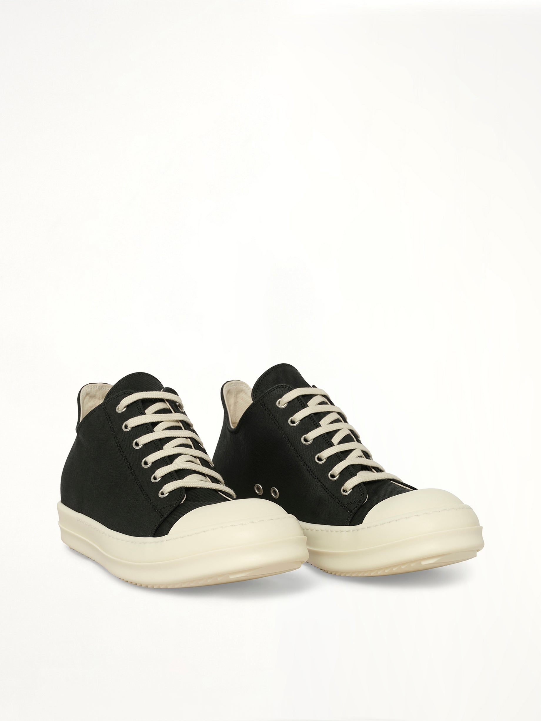 Low Sneaks in Black/Milk