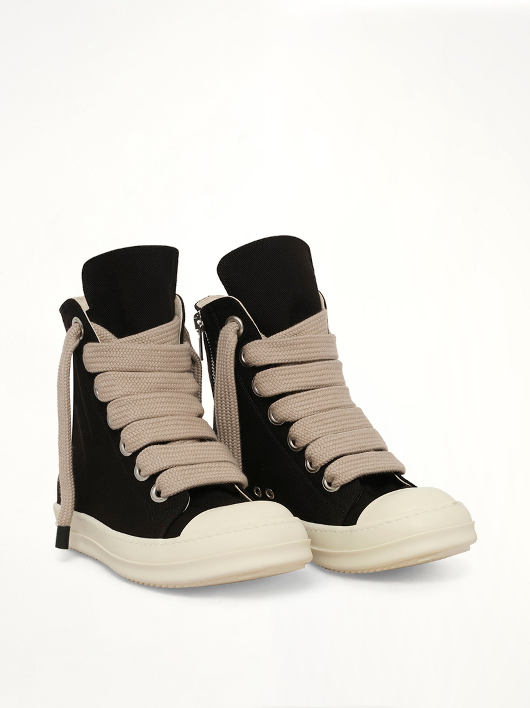 Jumbolace Sneaks in Black