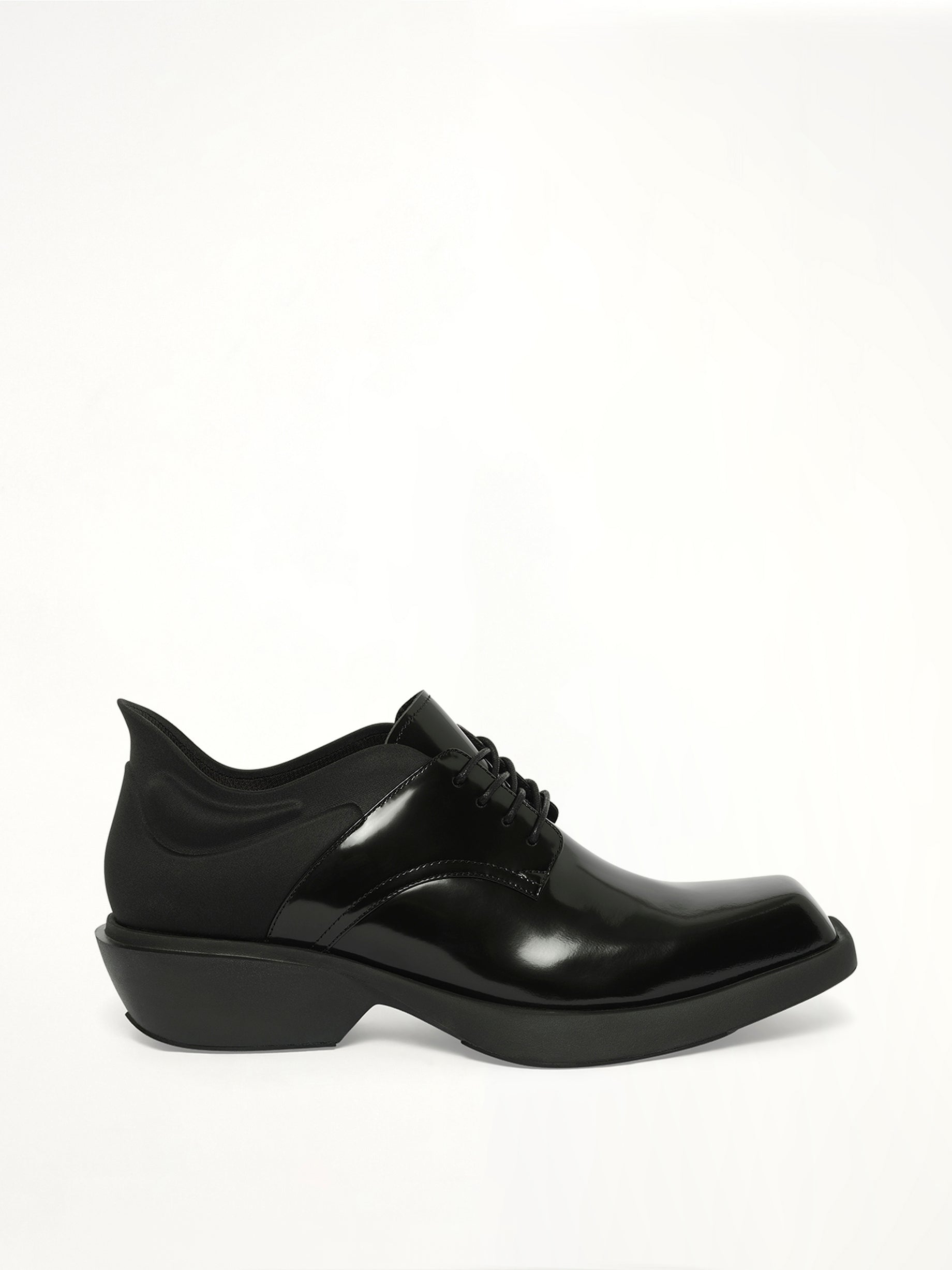 RE001 Derby in Black