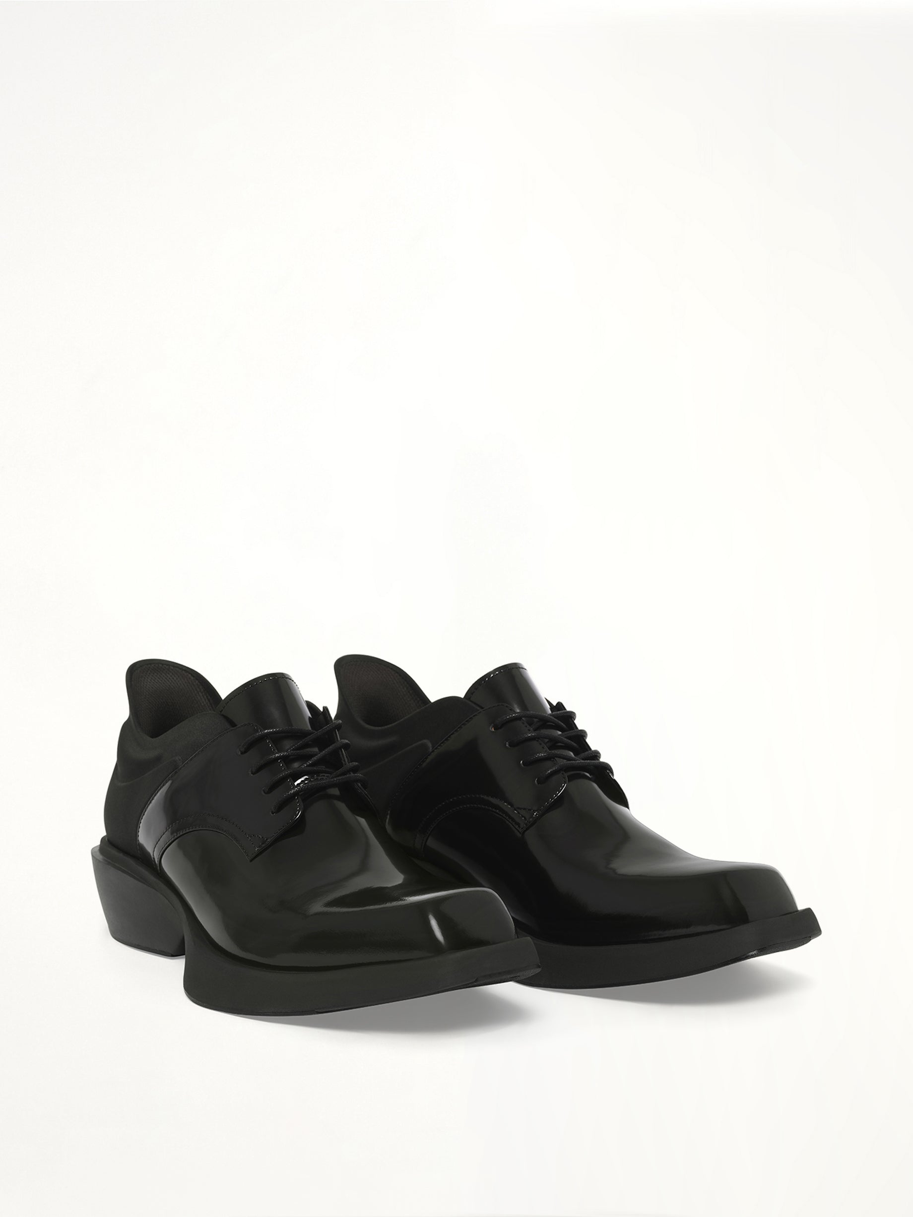 RE001 Derby in Black